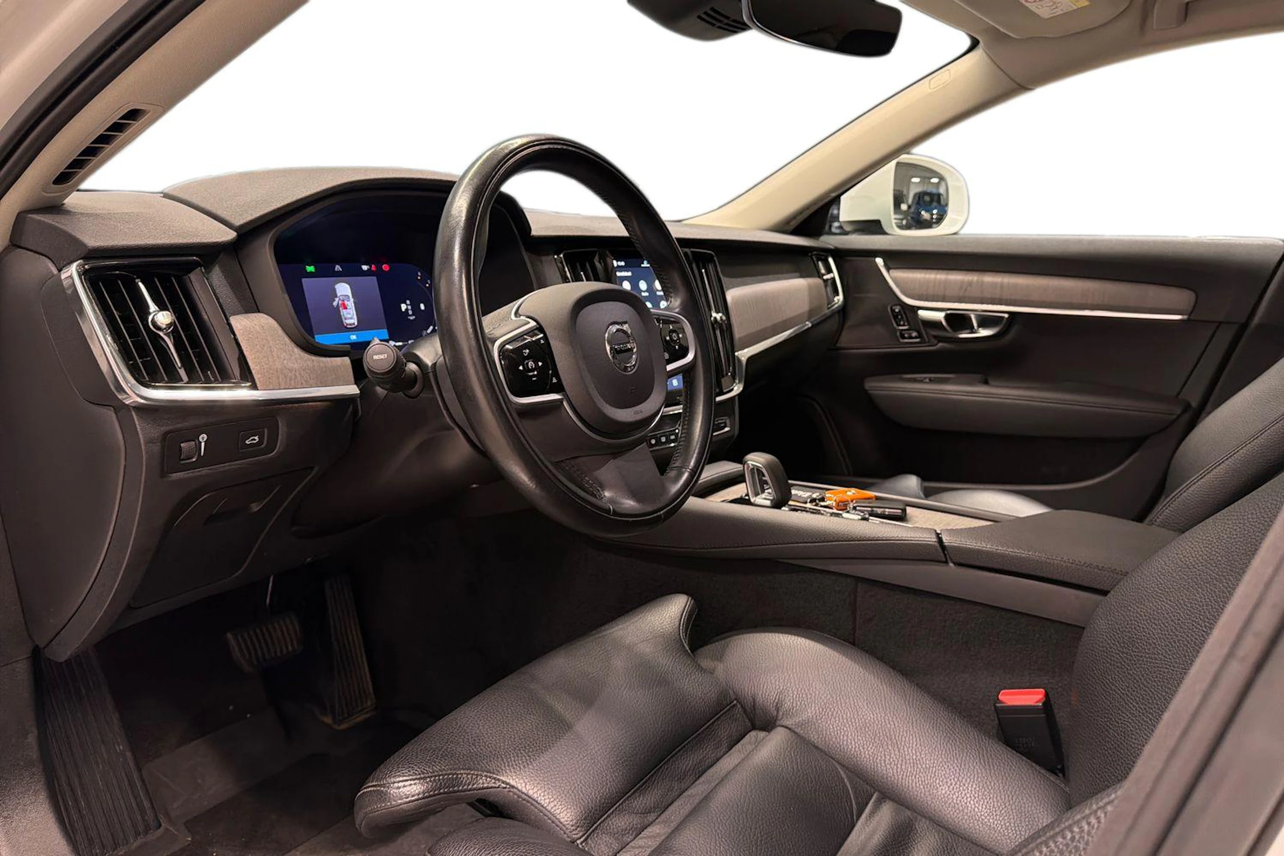 valkoinen Volvo V90 Cross Country 2022 kuva 6.