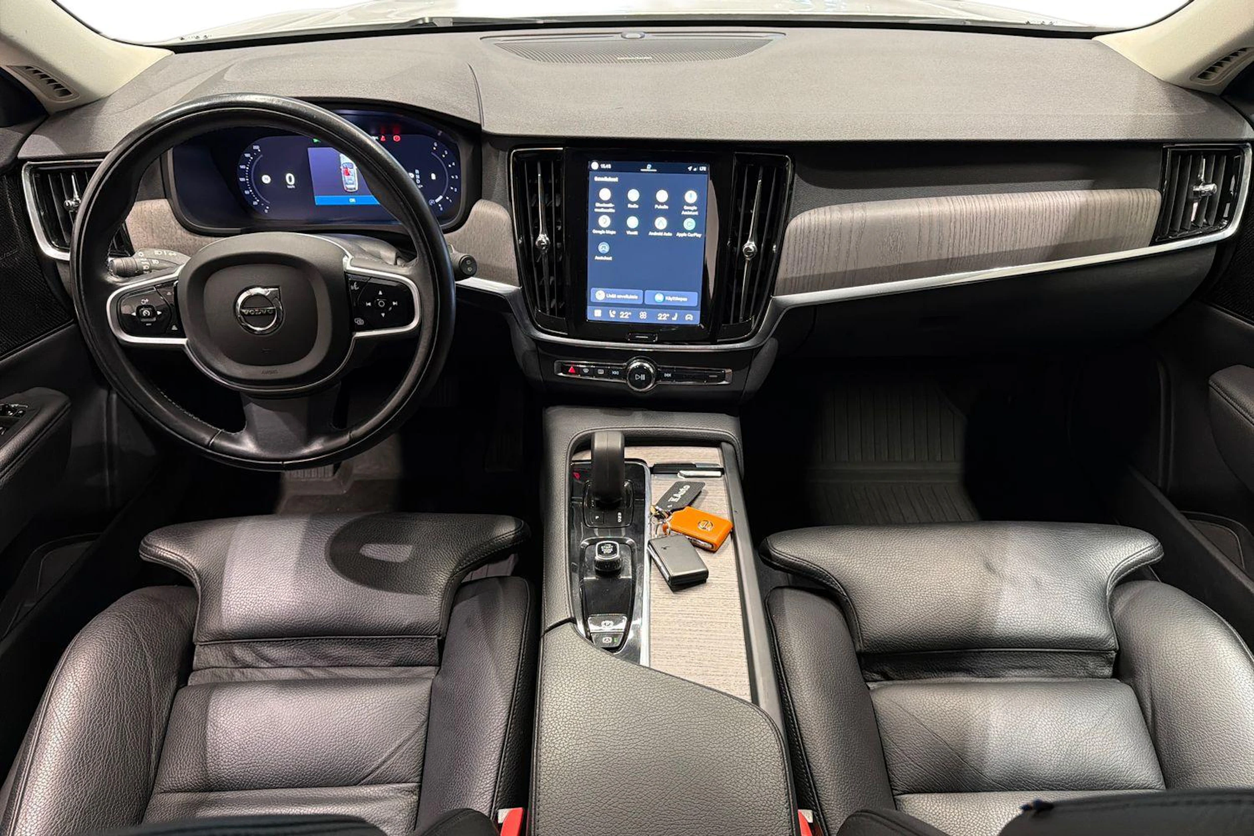 valkoinen Volvo V90 Cross Country 2022 kuva 7.