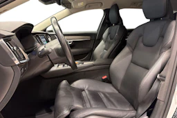 valkoinen Volvo V90 Cross Country 2022 kuva 8.