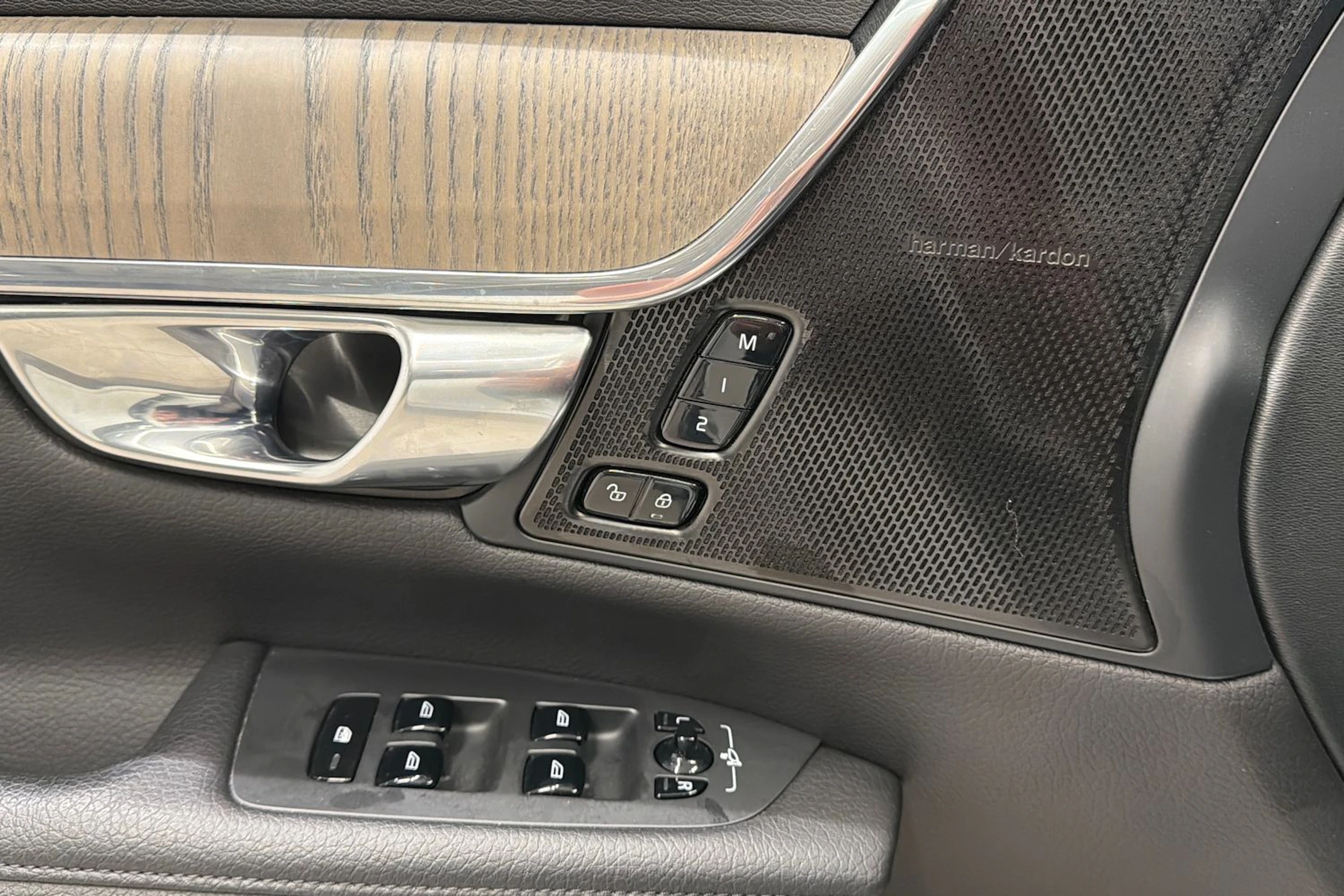 valkoinen Volvo V90 Cross Country 2022 kuva 13.