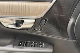 valkoinen Volvo V90 Cross Country 2022 kuva 13.