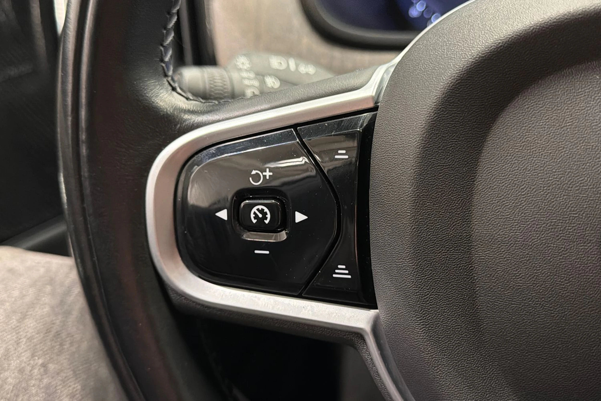 valkoinen Volvo V90 Cross Country 2022 kuva 14.