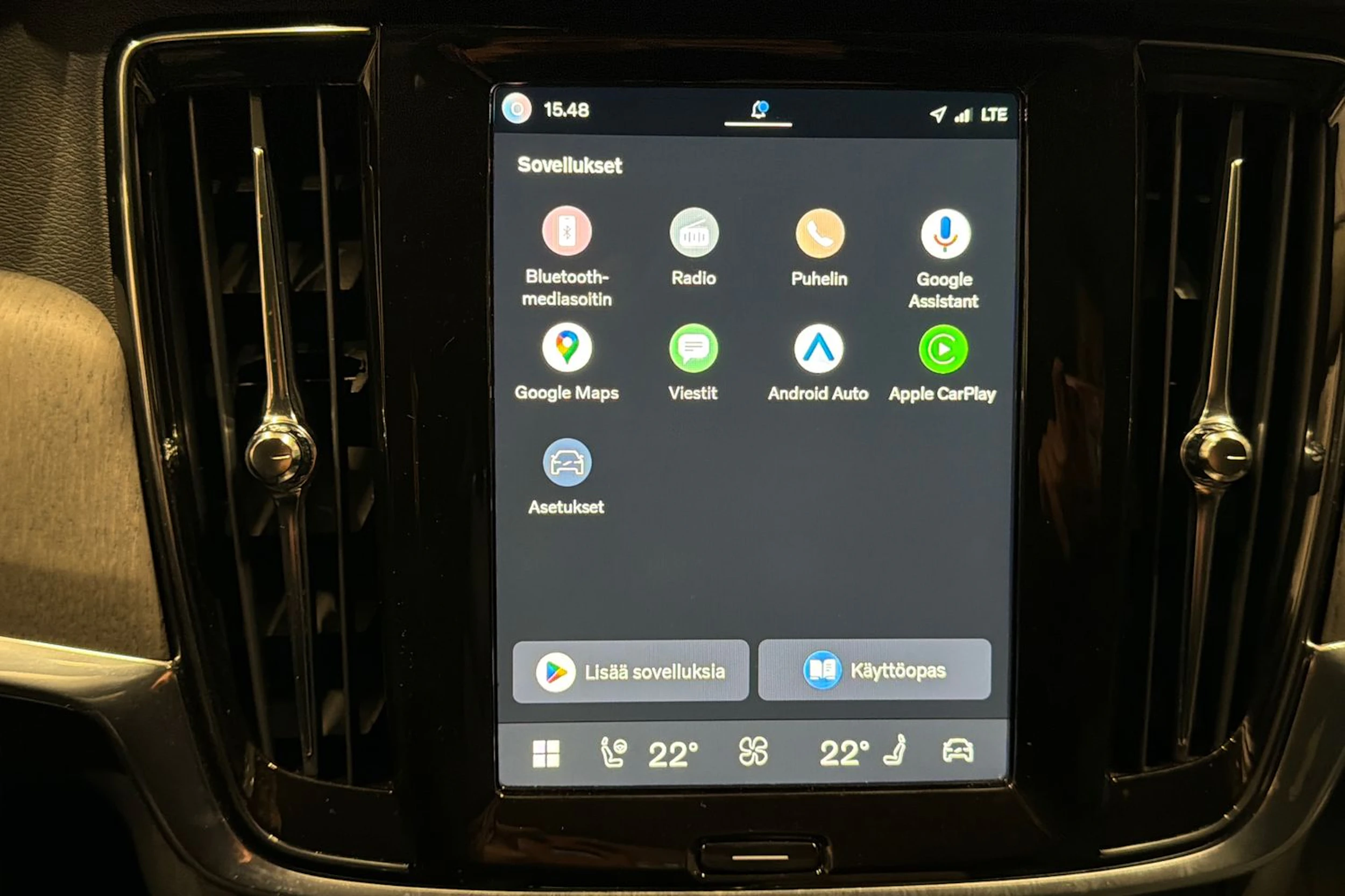 valkoinen Volvo V90 Cross Country 2022 kuva 17.