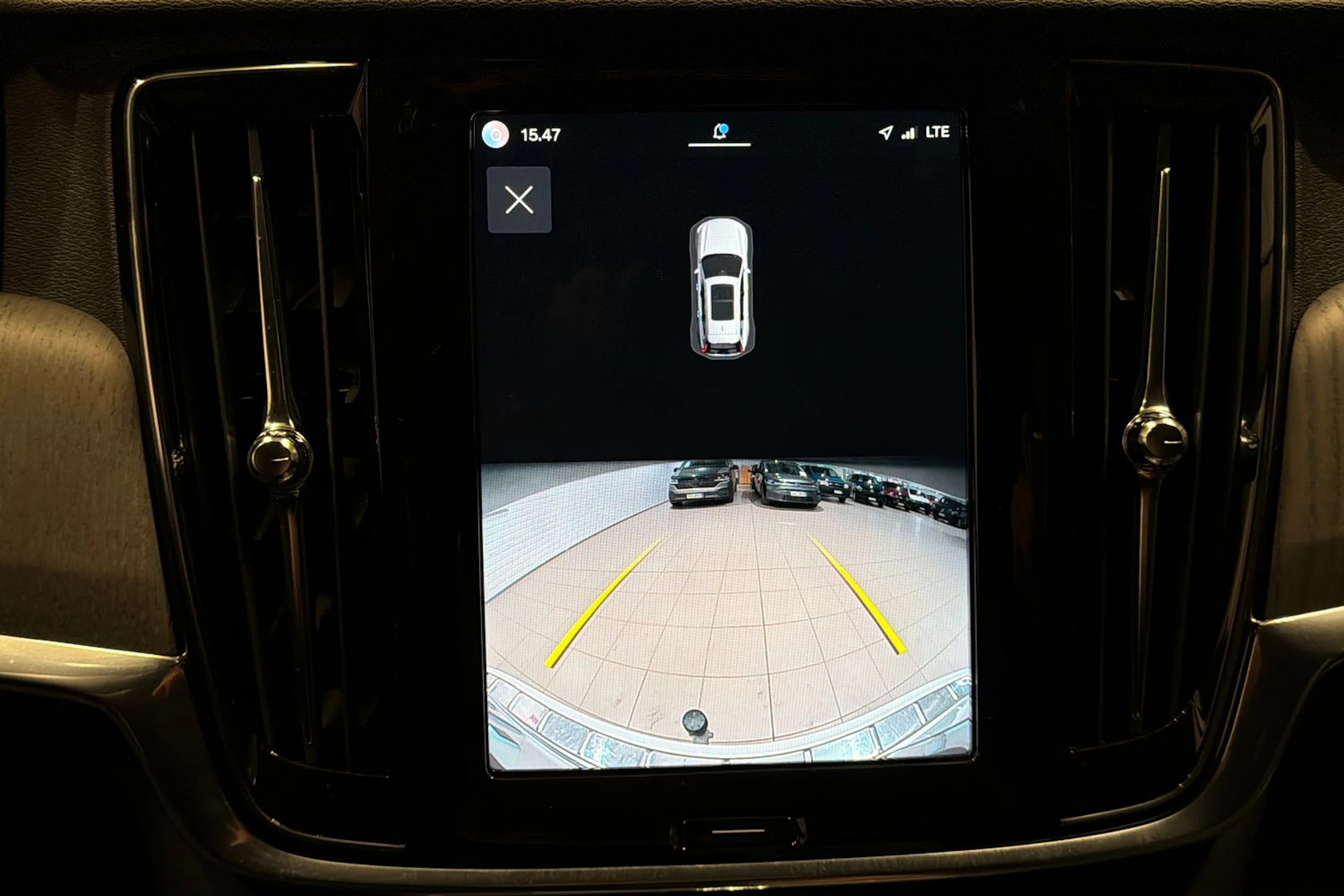 valkoinen Volvo V90 Cross Country 2022 kuva 18.