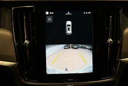 valkoinen Volvo V90 Cross Country 2022 kuva 18.