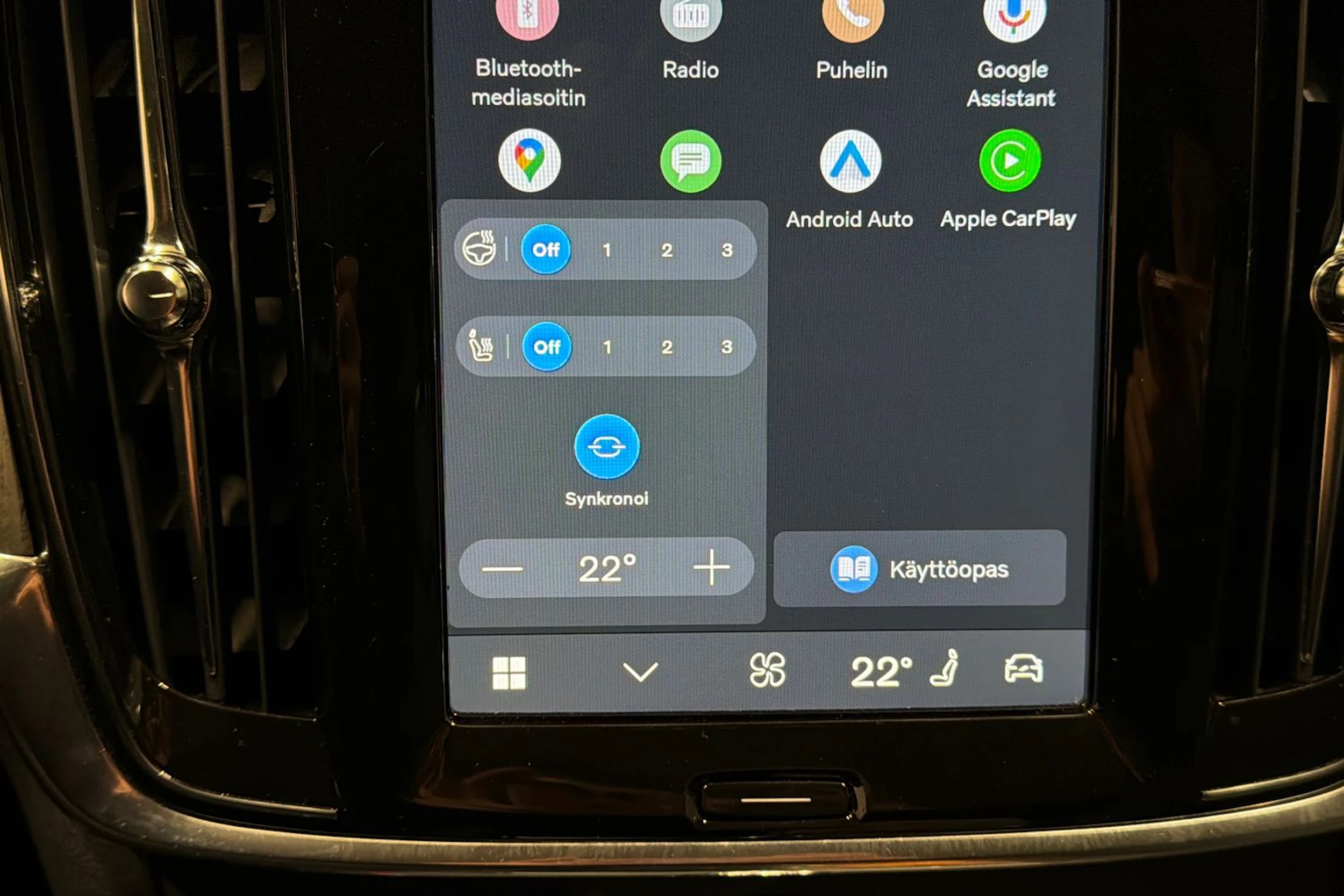 valkoinen Volvo V90 Cross Country 2022 kuva 20.