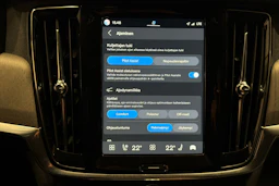 valkoinen Volvo V90 Cross Country 2022 kuva 21.