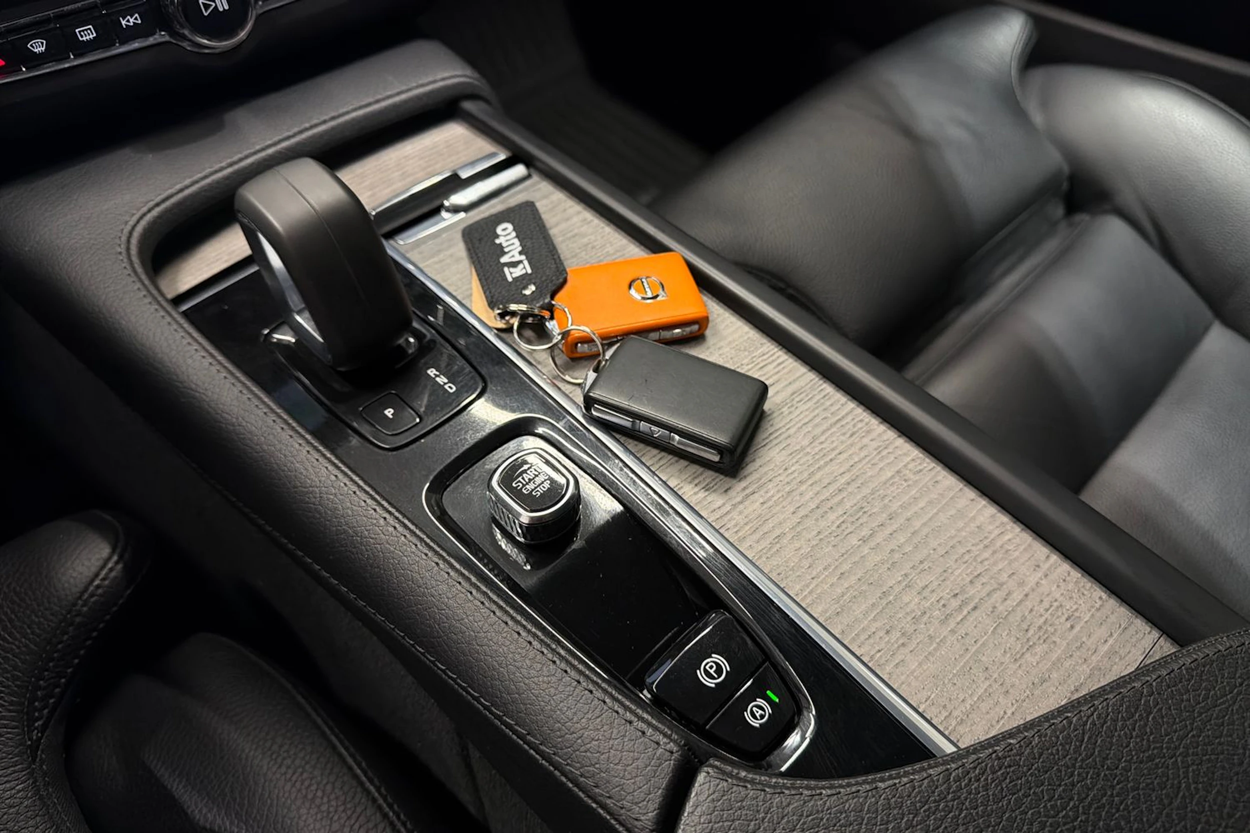 valkoinen Volvo V90 Cross Country 2022 kuva 22.