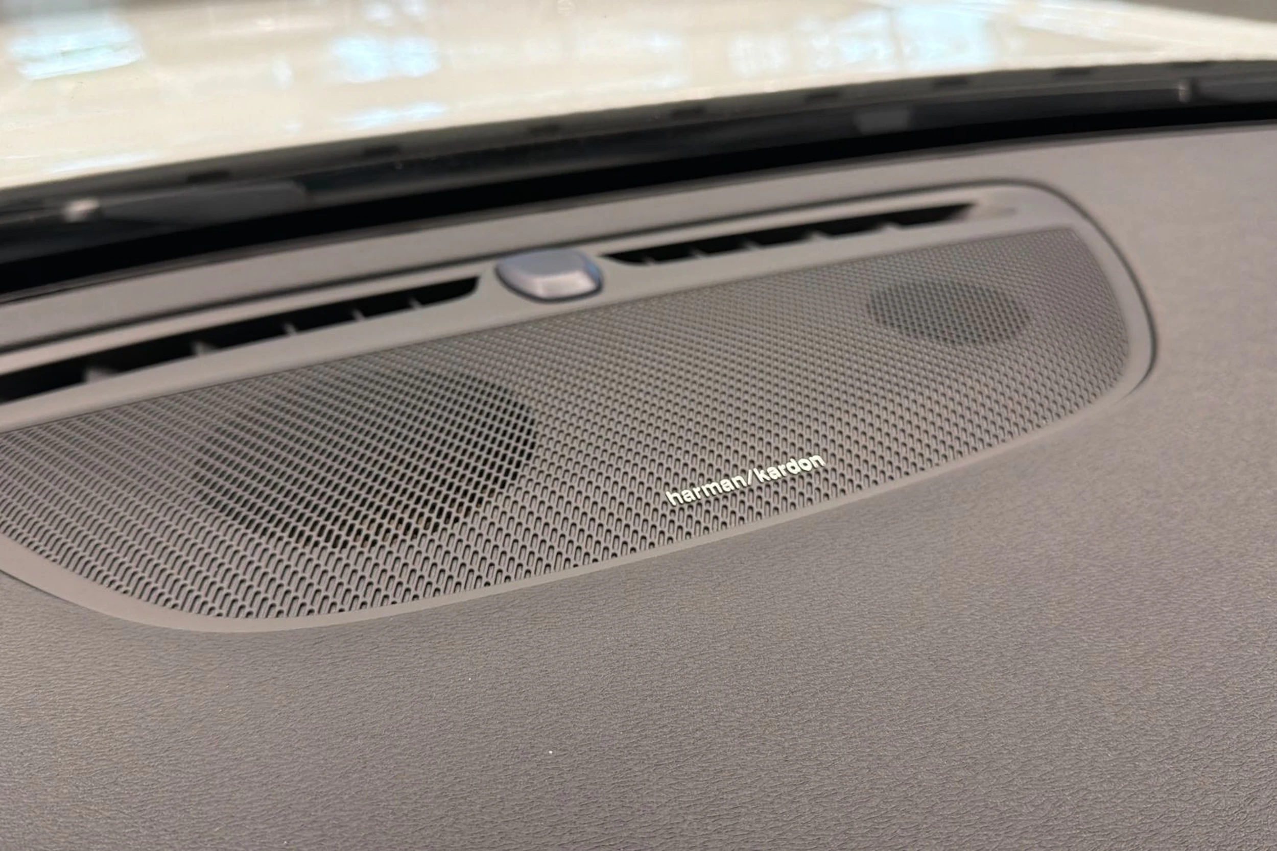 valkoinen Volvo V90 Cross Country 2022 kuva 23.