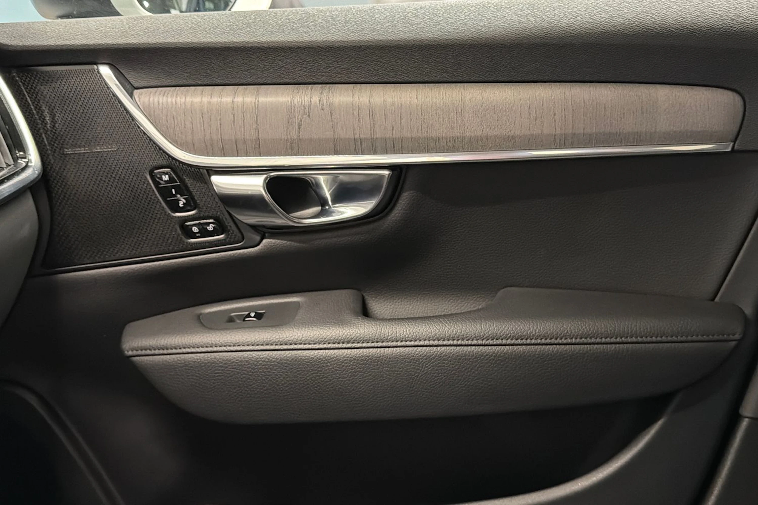 valkoinen Volvo V90 Cross Country 2022 kuva 24.