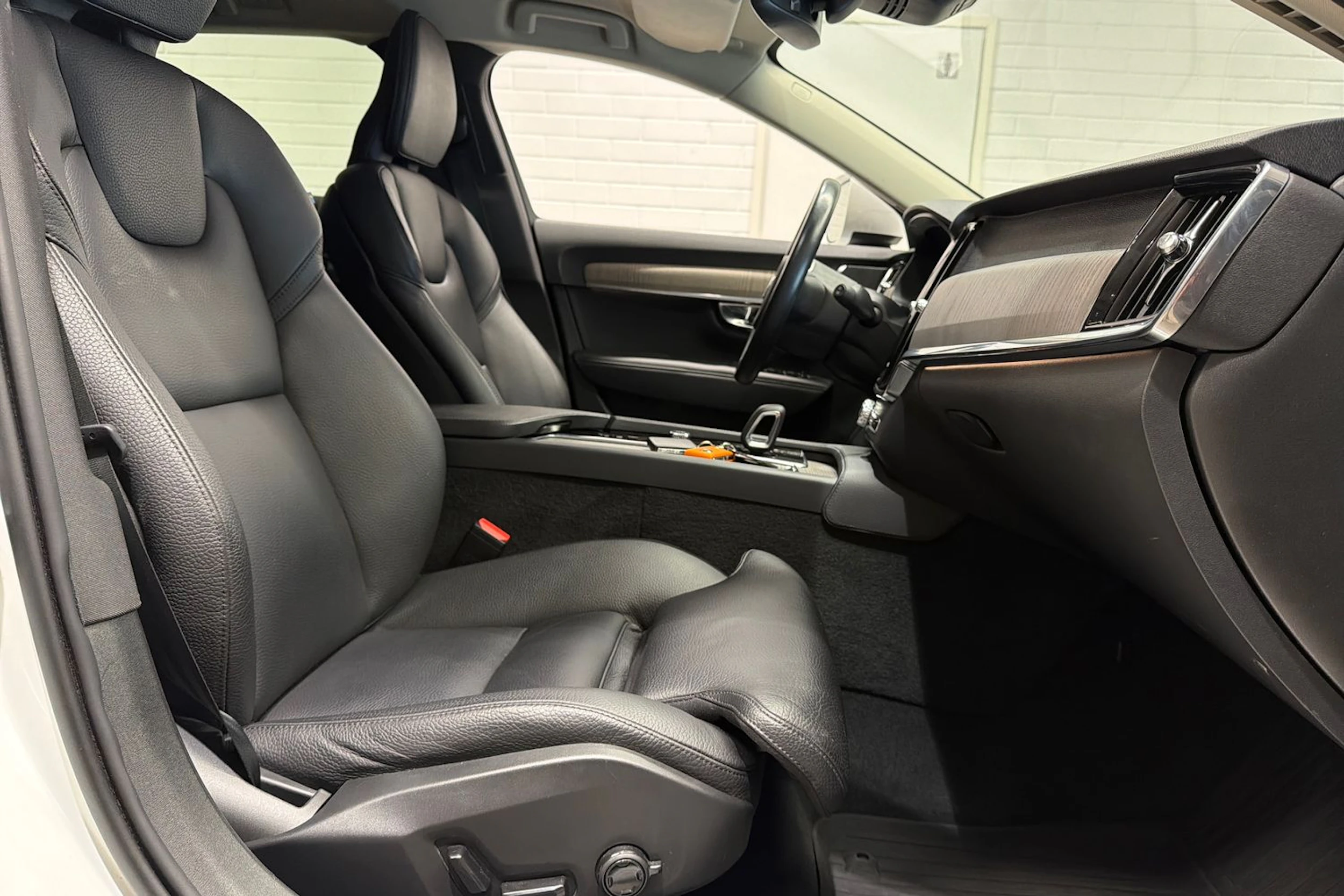 valkoinen Volvo V90 Cross Country 2022 kuva 25.