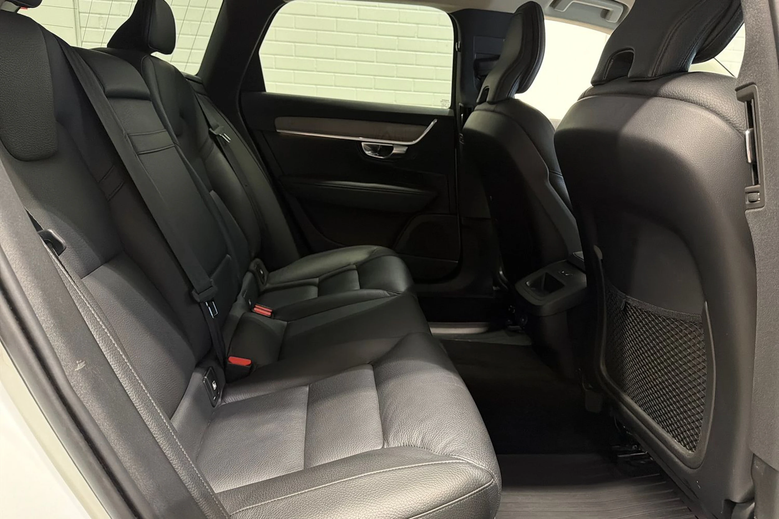 valkoinen Volvo V90 Cross Country 2022 kuva 26.