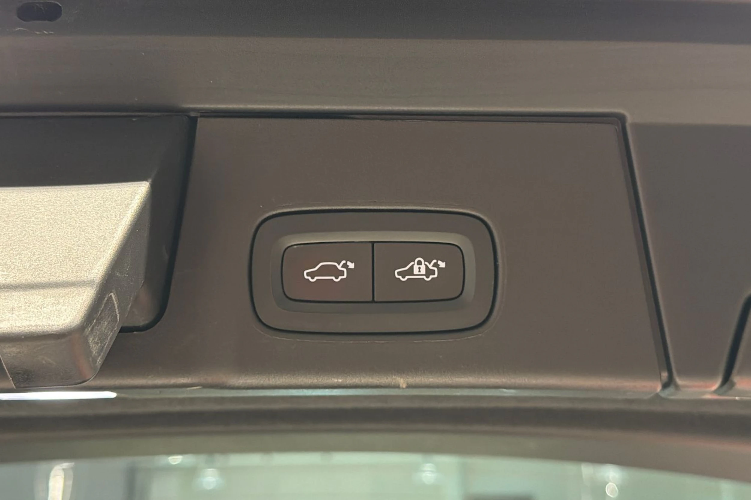 valkoinen Volvo V90 Cross Country 2022 kuva 28.