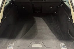 valkoinen Volvo V90 Cross Country 2022 kuva 29.