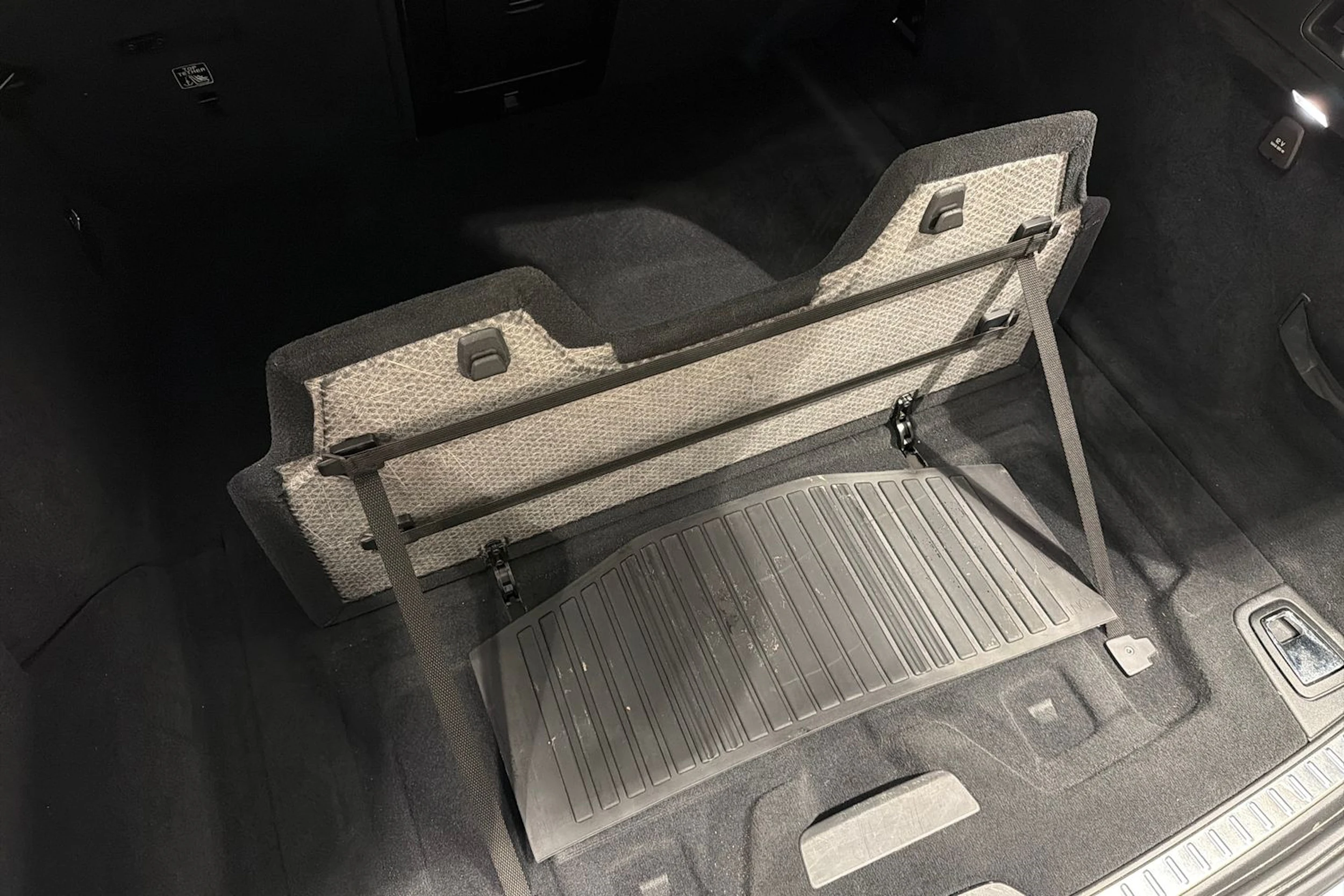 valkoinen Volvo V90 Cross Country 2022 kuva 30.