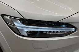 valkoinen Volvo V90 Cross Country 2022 kuva 33.