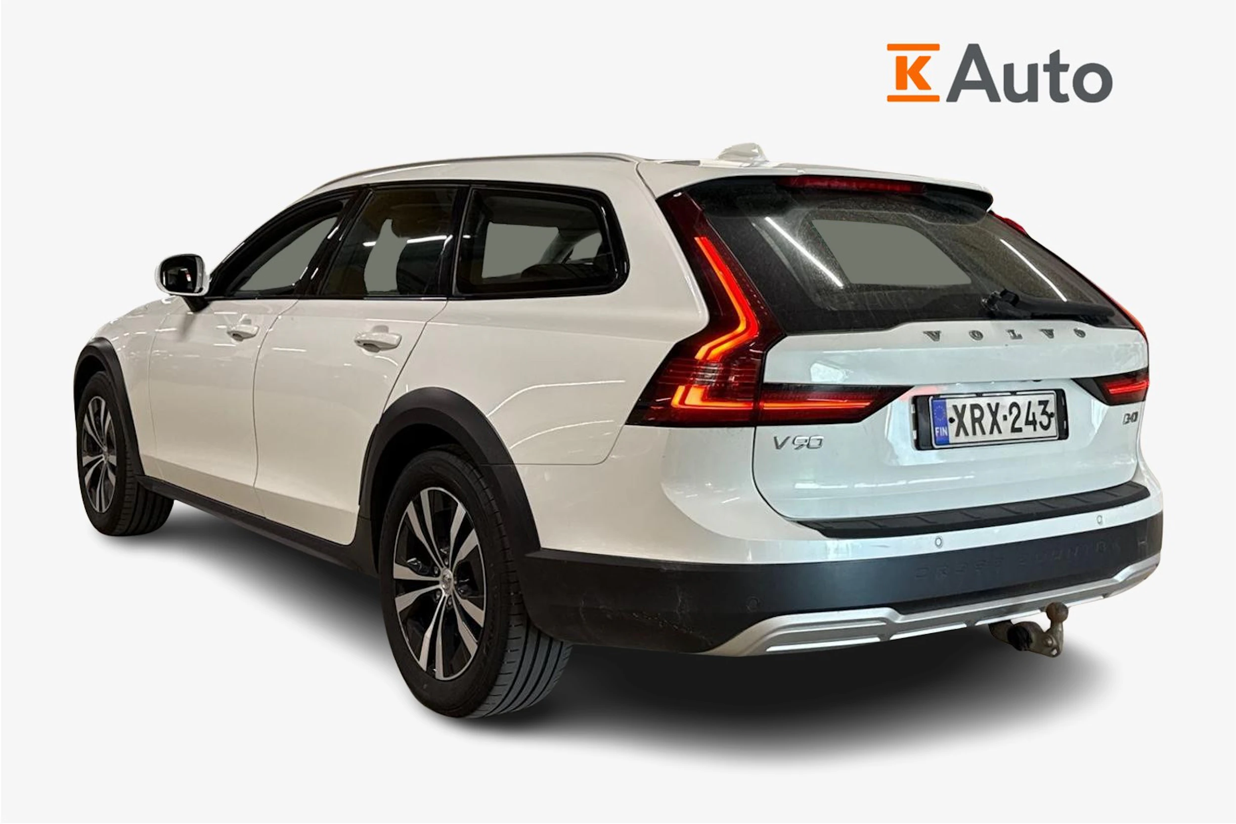 valkoinen Volvo V90 Cross Country 2022 kuva 2.