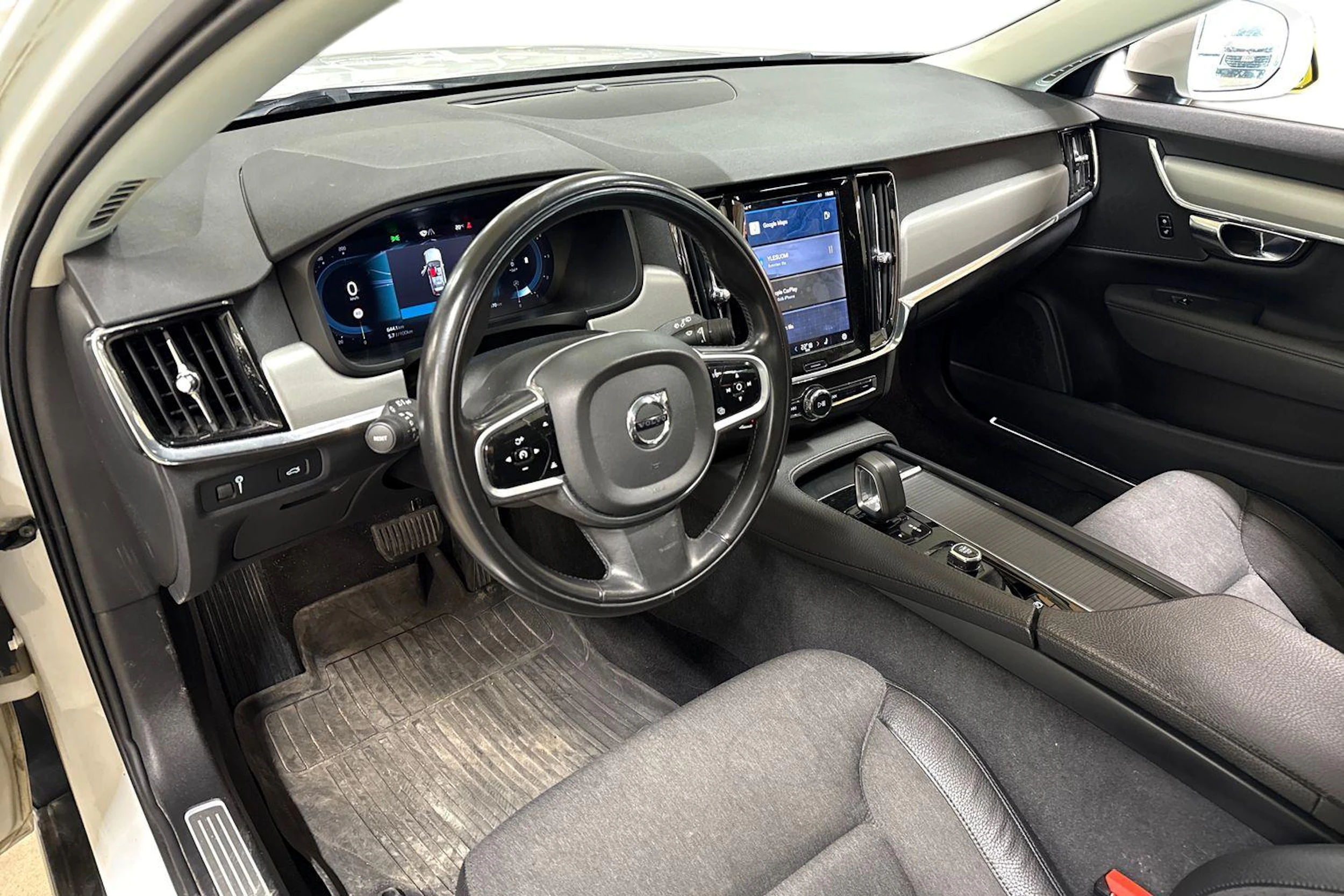 valkoinen Volvo V90 Cross Country 2022 kuva 3.