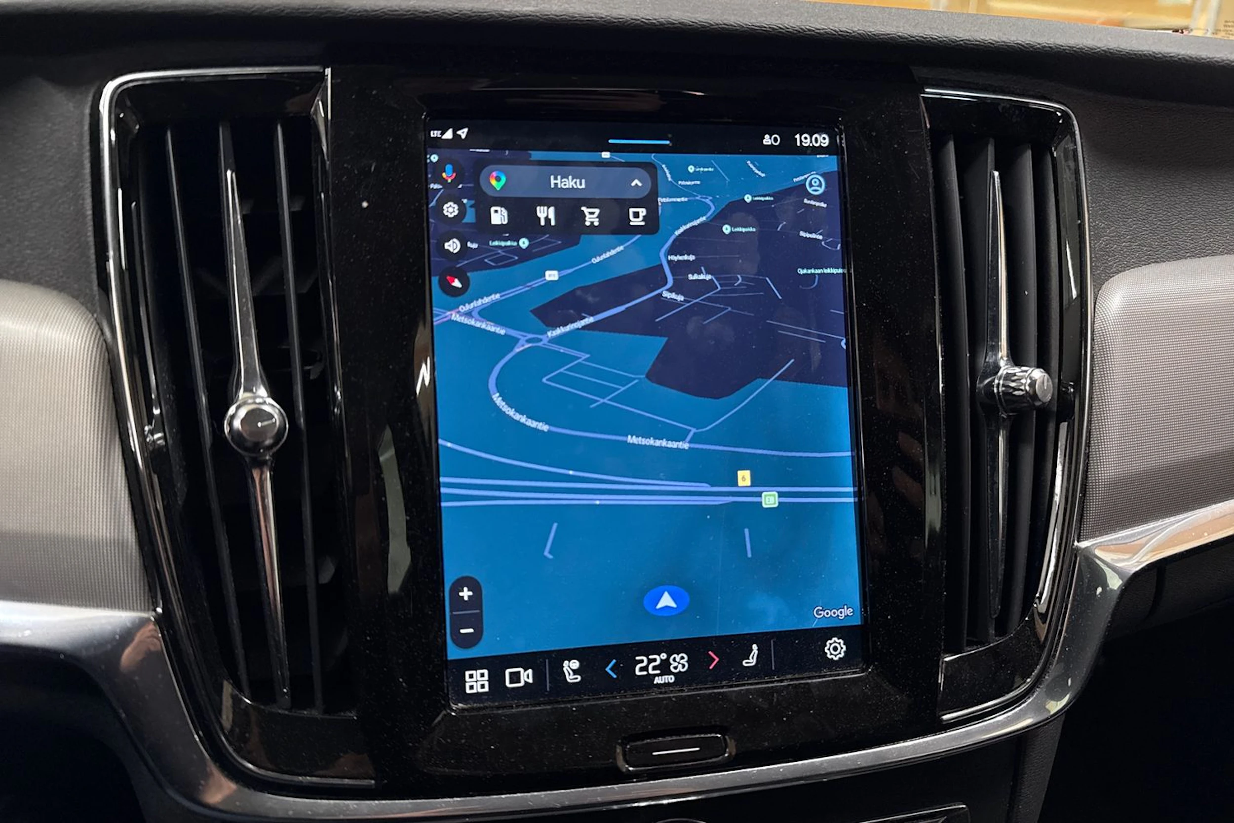 valkoinen Volvo V90 Cross Country 2022 kuva 8.