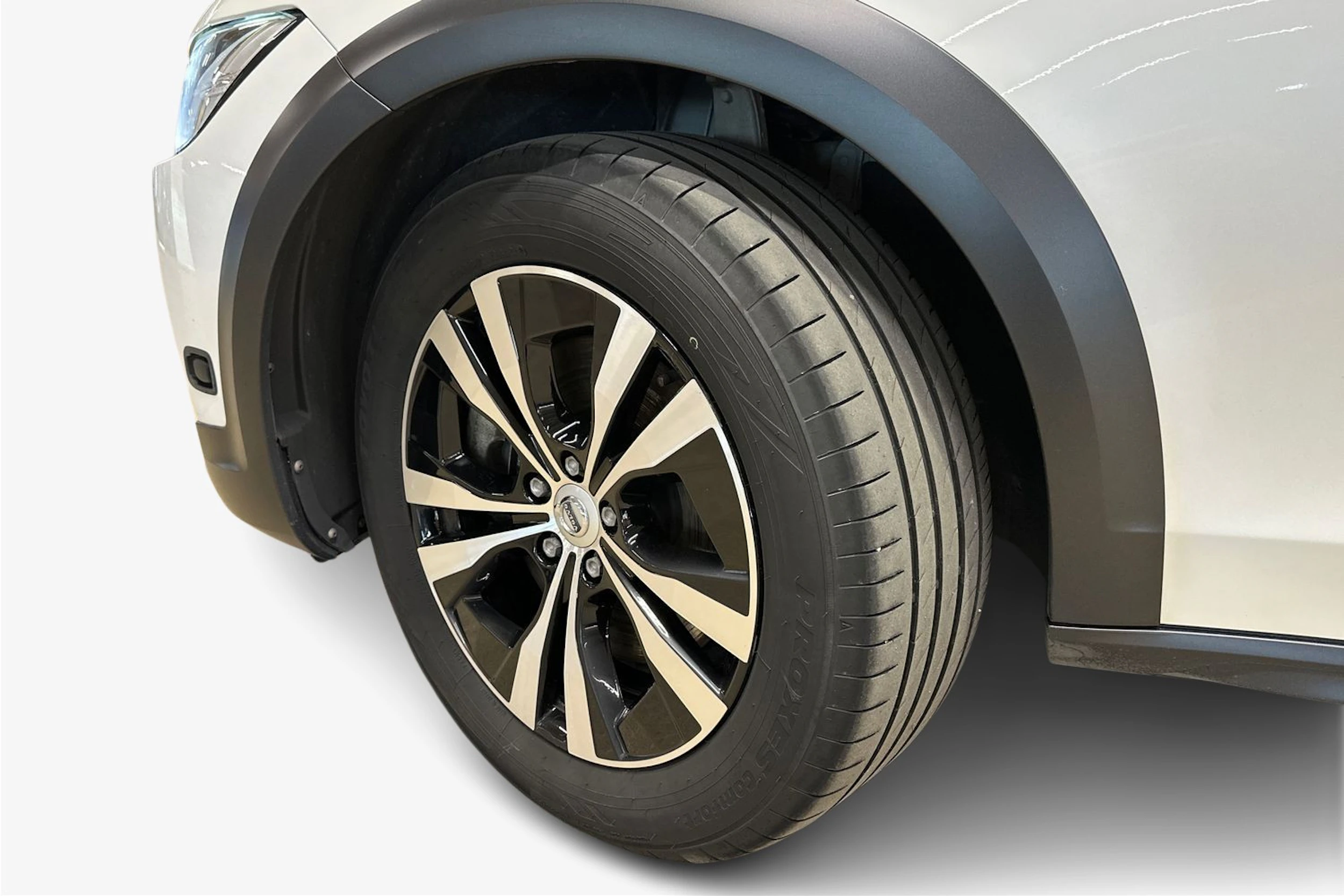 valkoinen Volvo V90 Cross Country 2022 kuva 12.