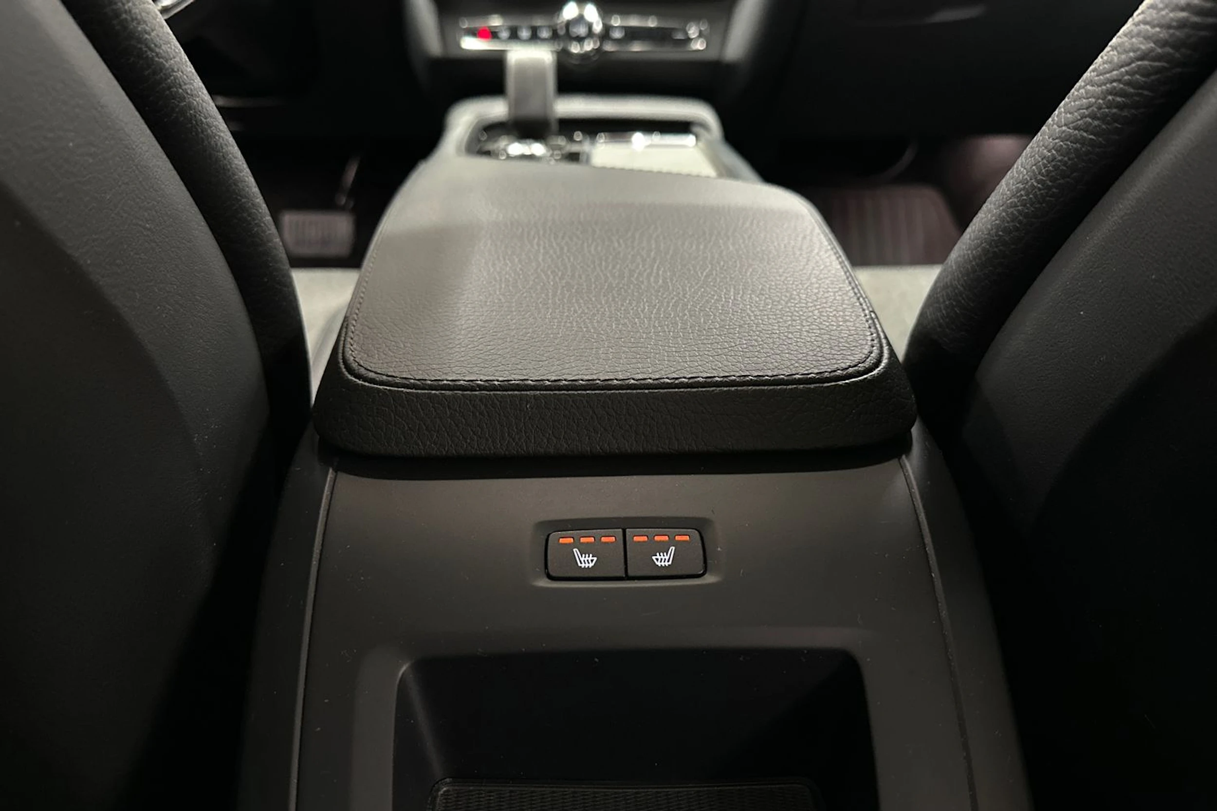 valkoinen Volvo V90 Cross Country 2022 kuva 16.