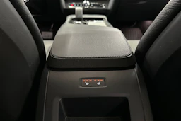 valkoinen Volvo V90 Cross Country 2022 kuva 16.