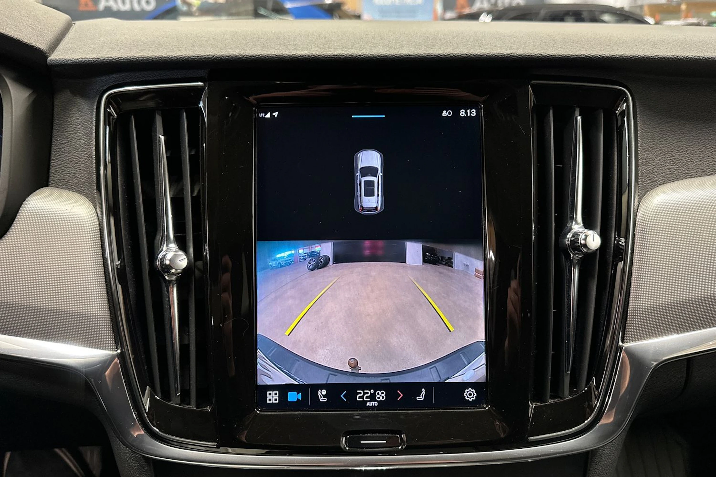 valkoinen Volvo V90 Cross Country 2022 kuva 17.
