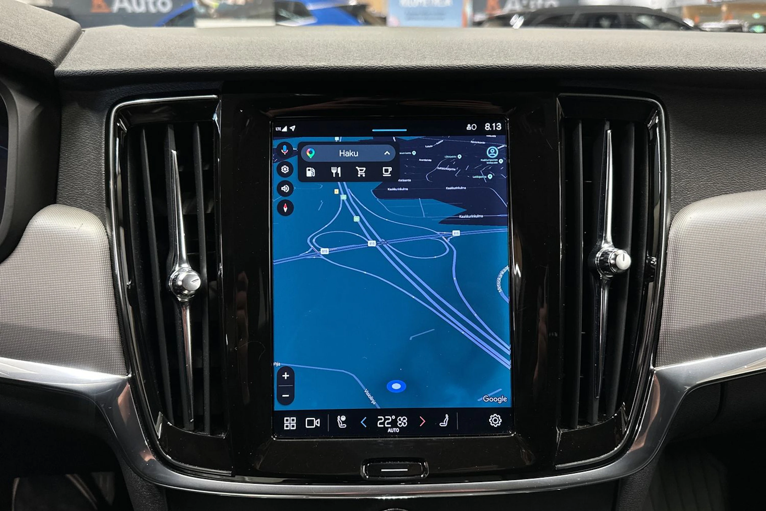 valkoinen Volvo V90 Cross Country 2022 kuva 18.