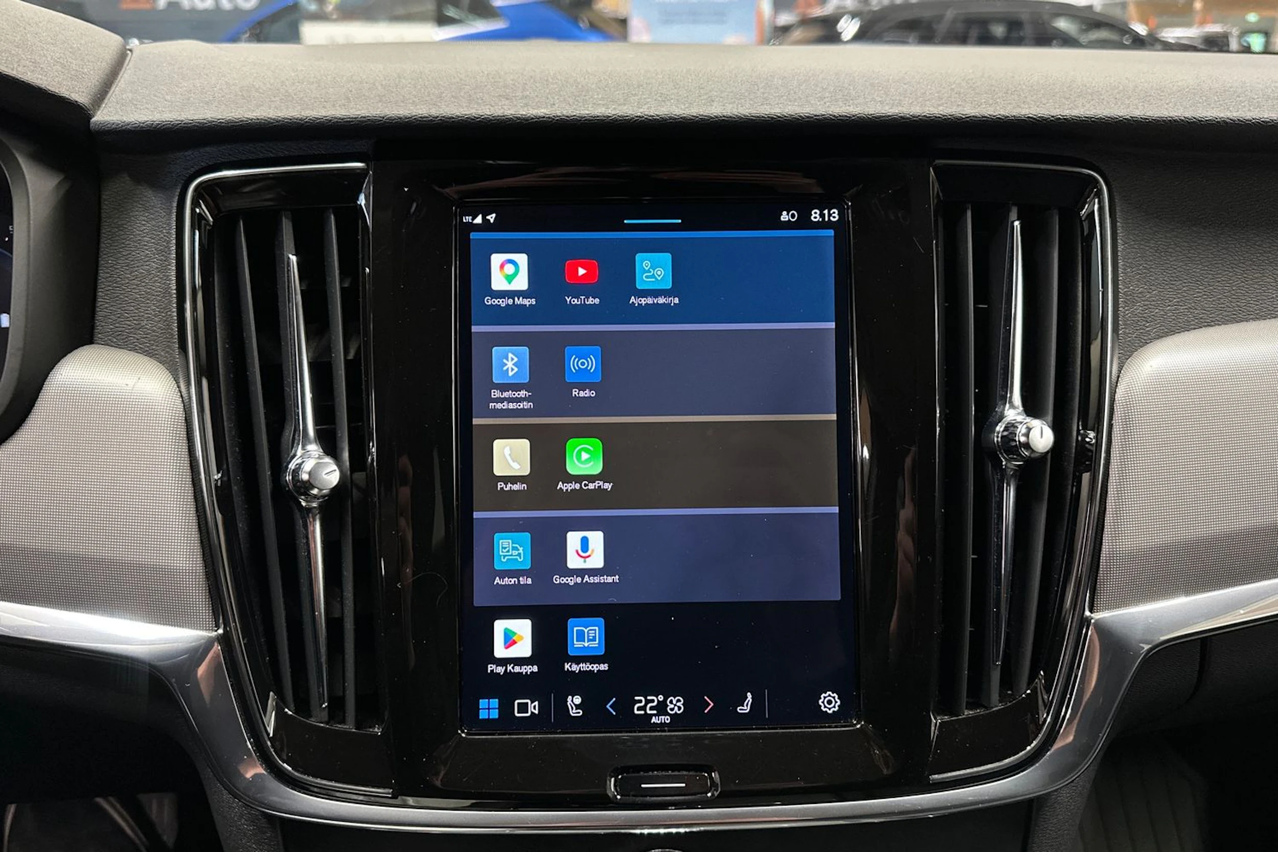 valkoinen Volvo V90 Cross Country 2022 kuva 19.