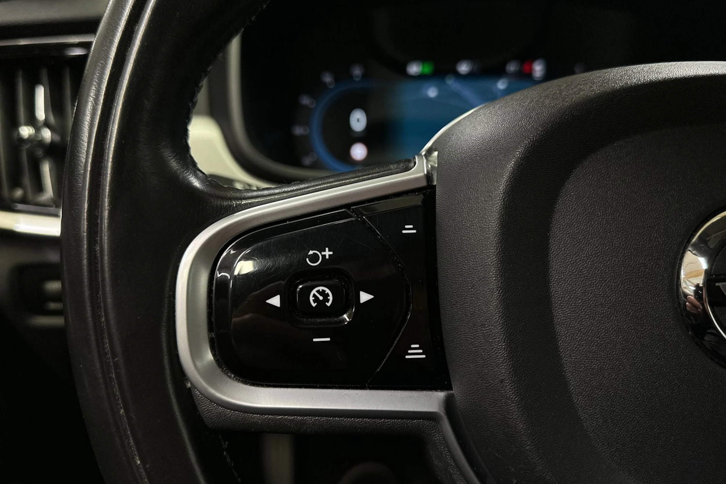 valkoinen Volvo V90 Cross Country 2022 kuva 24.