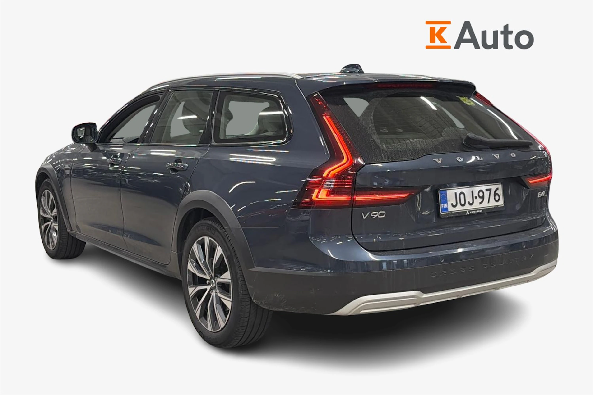 sininen Volvo V90 Cross Country 2023 kuva 2.