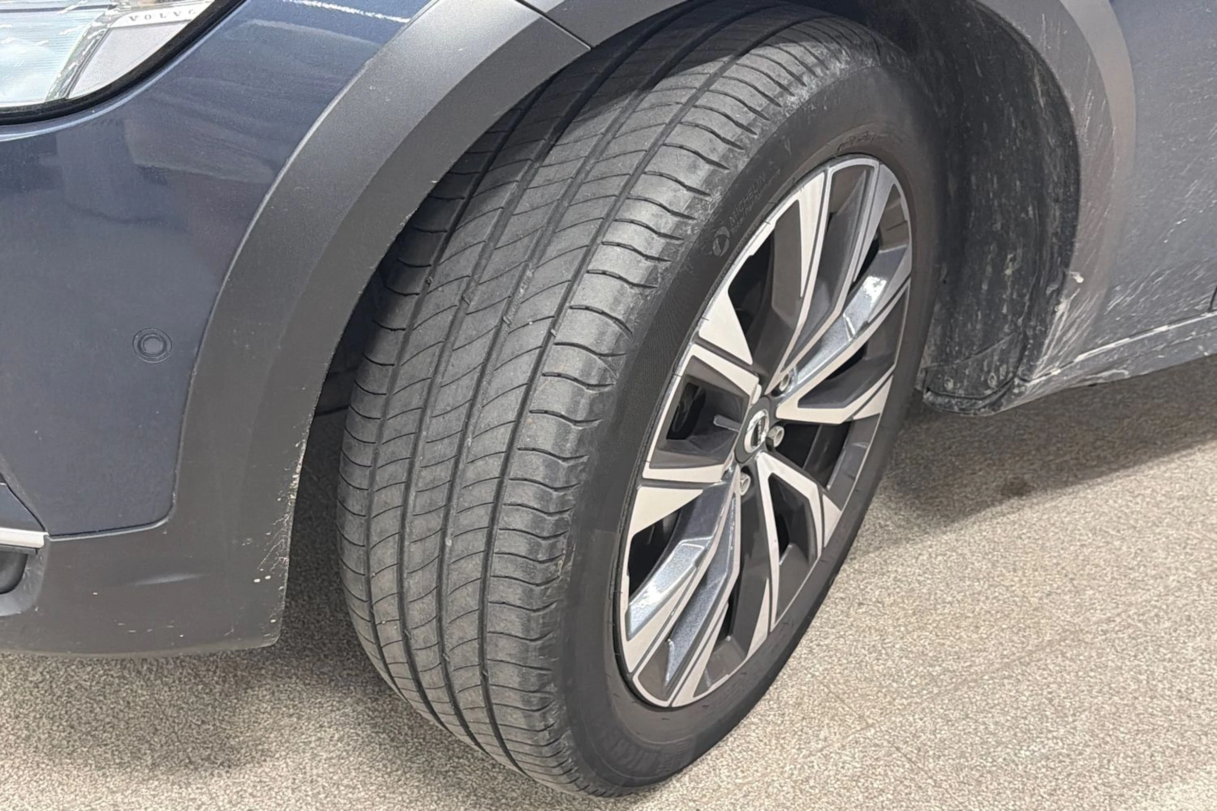 sininen Volvo V90 Cross Country 2023 kuva 7.