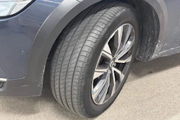 sininen Volvo V90 Cross Country 2023 kuva 7.