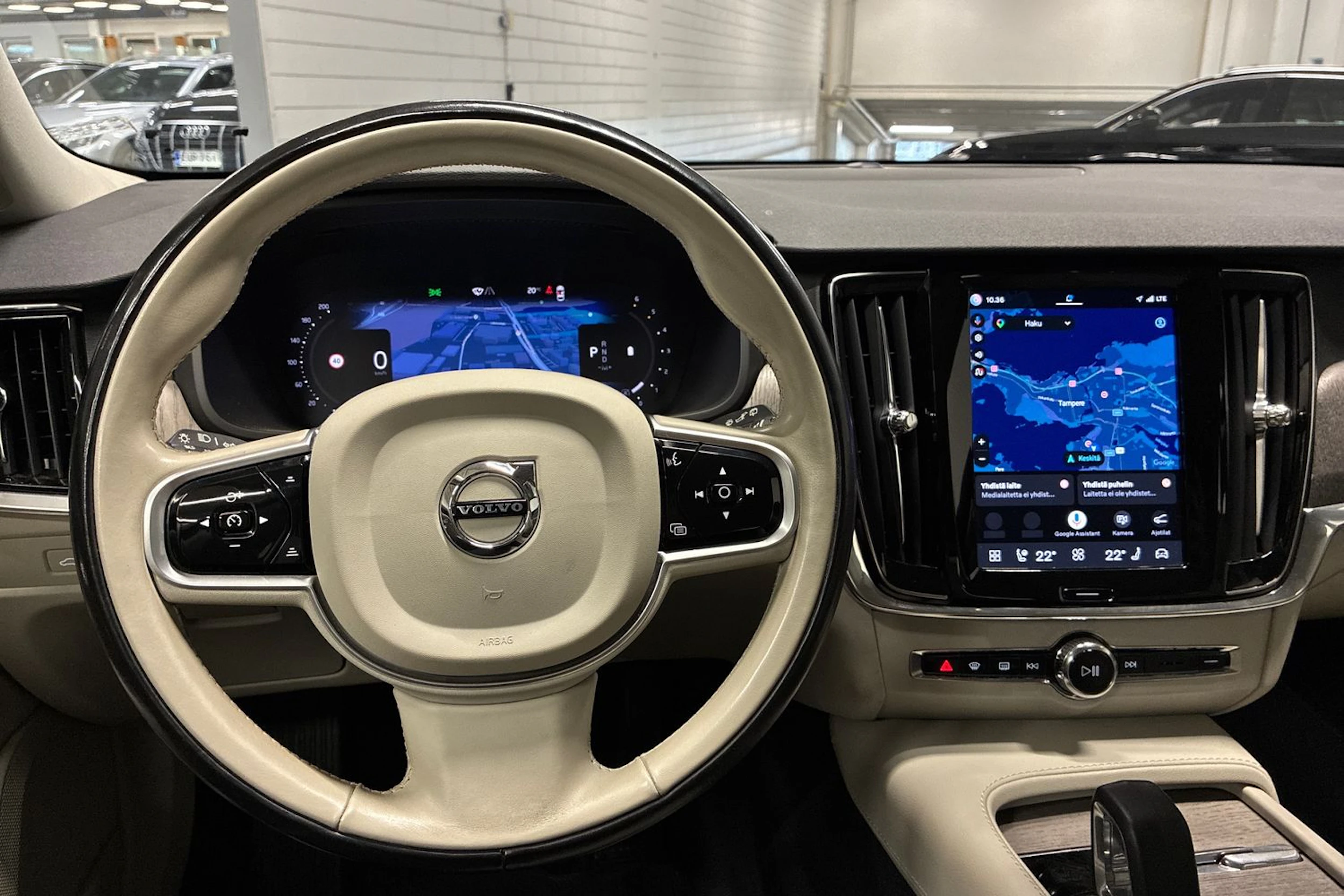 sininen Volvo V90 Cross Country 2023 kuva 11.