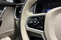 sininen Volvo V90 Cross Country 2023 kuva 13.