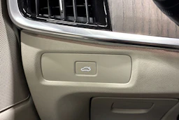 sininen Volvo V90 Cross Country 2023 kuva 16.