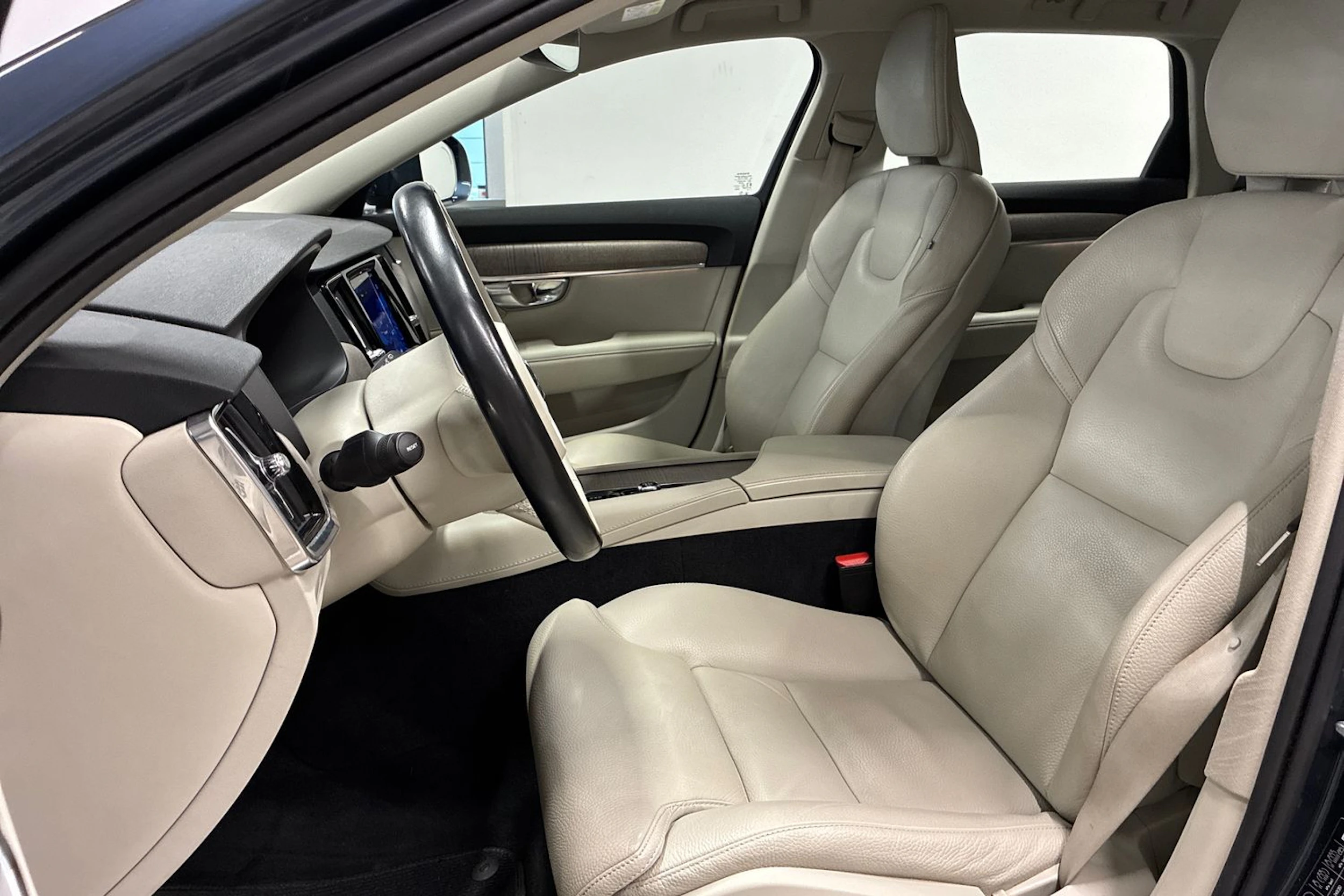 sininen Volvo V90 Cross Country 2023 kuva 27.