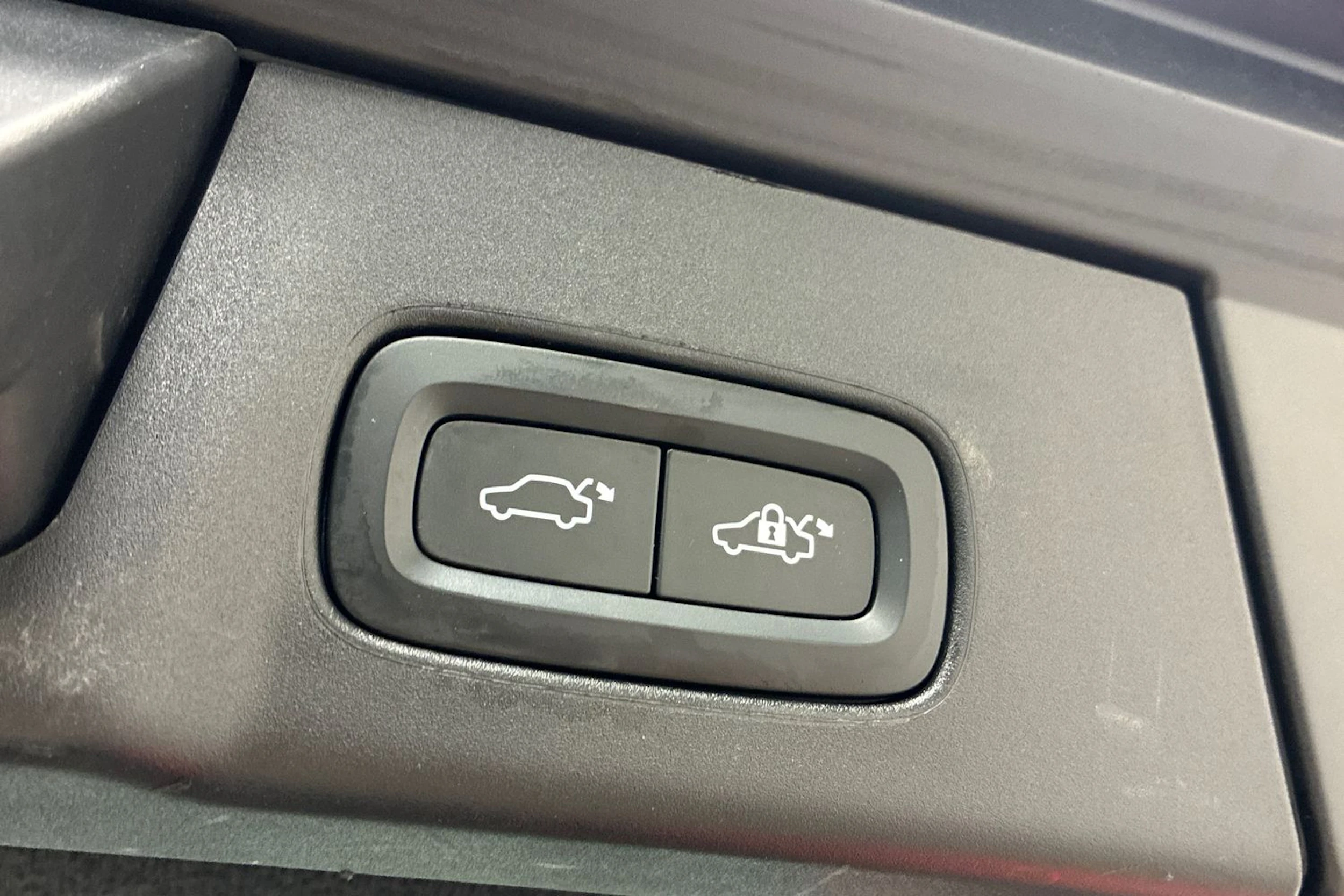 sininen Volvo V90 Cross Country 2023 kuva 32.