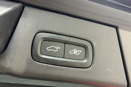sininen Volvo V90 Cross Country 2023 kuva 32.