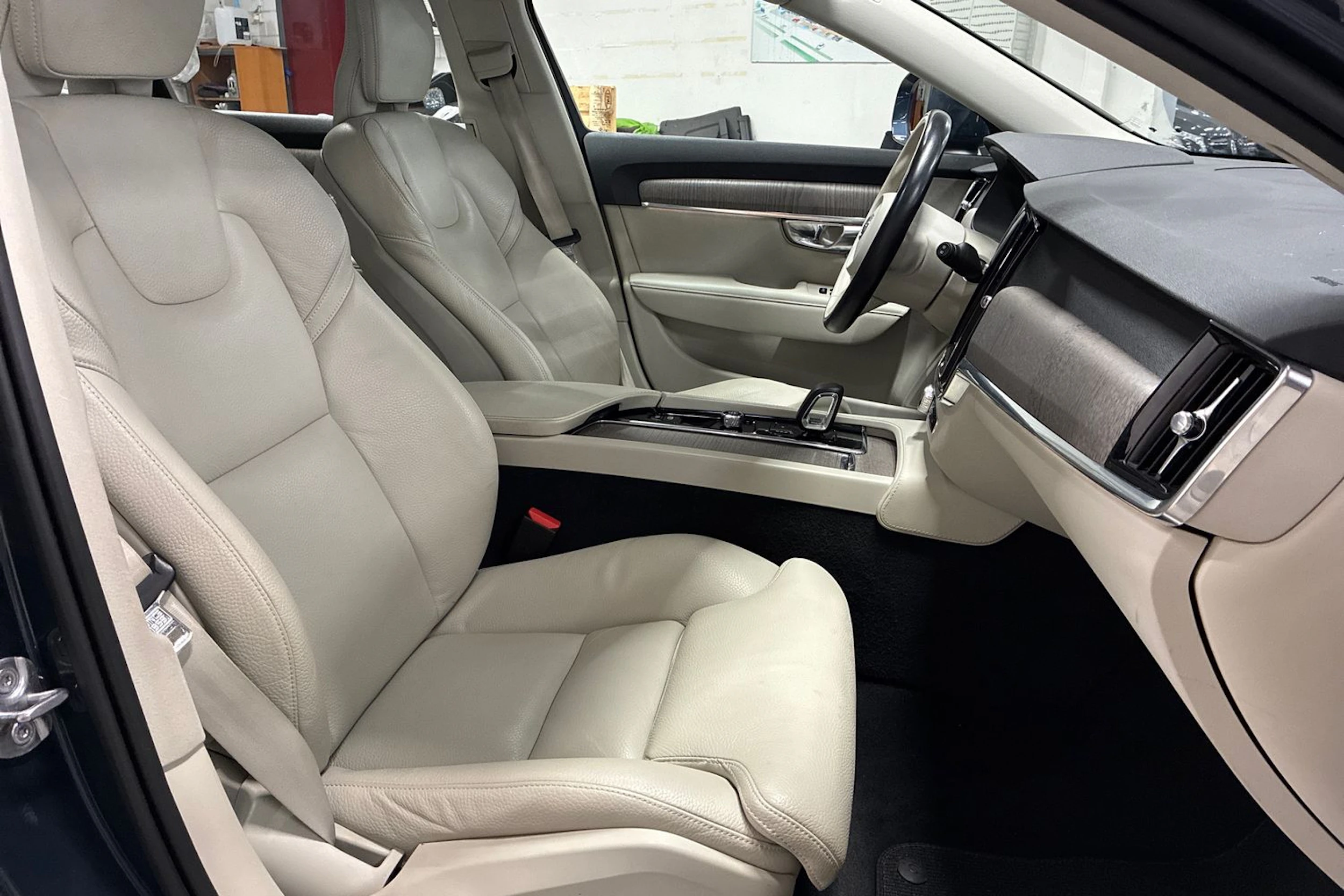 sininen Volvo V90 Cross Country 2023 kuva 33.