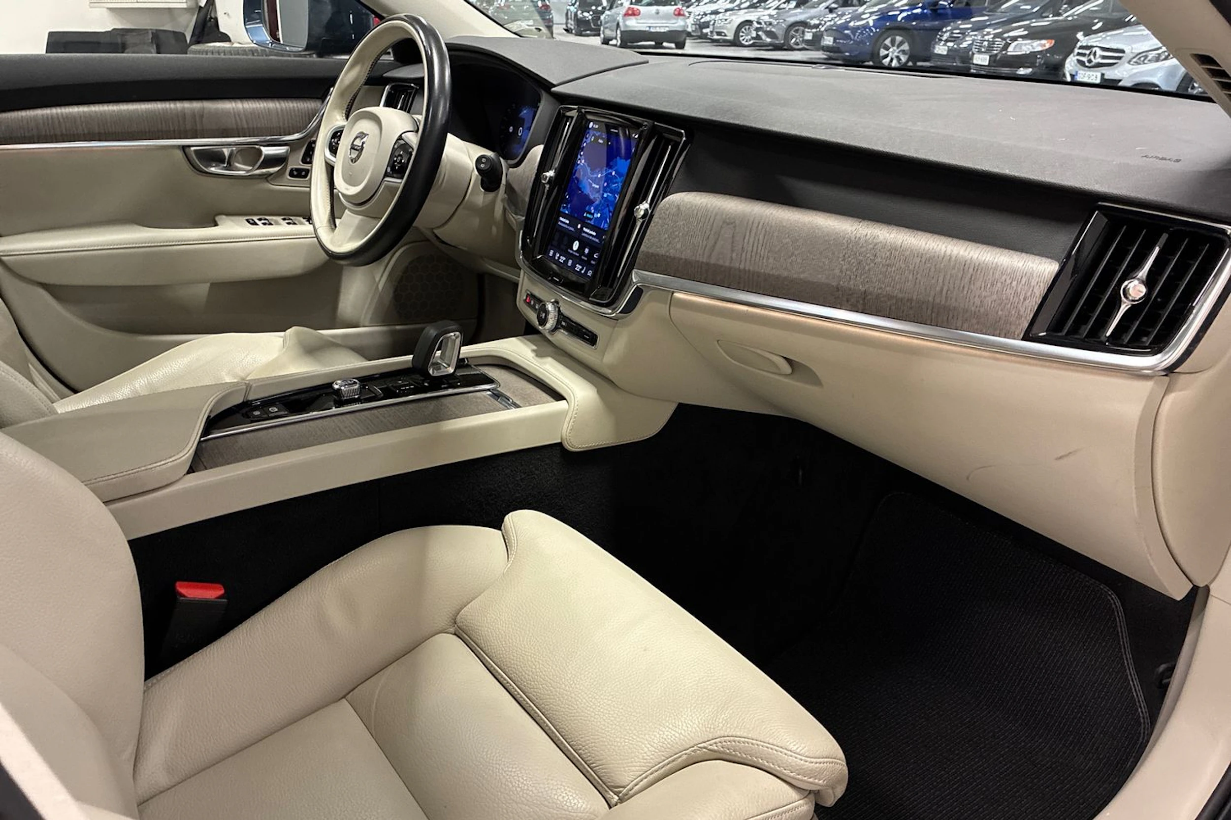sininen Volvo V90 Cross Country 2023 kuva 34.