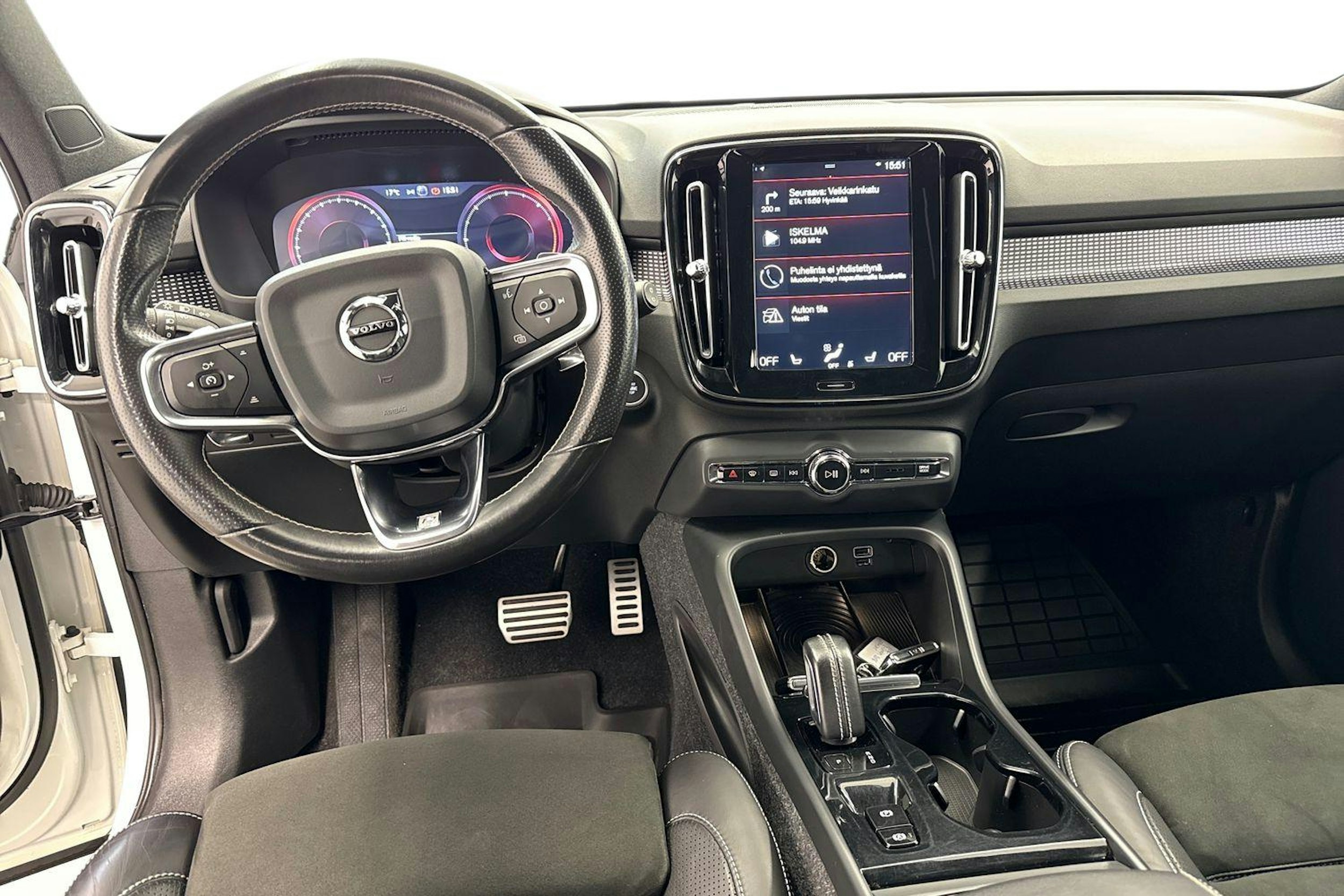 valkoinen Volvo XC40 2018 kuva 9.