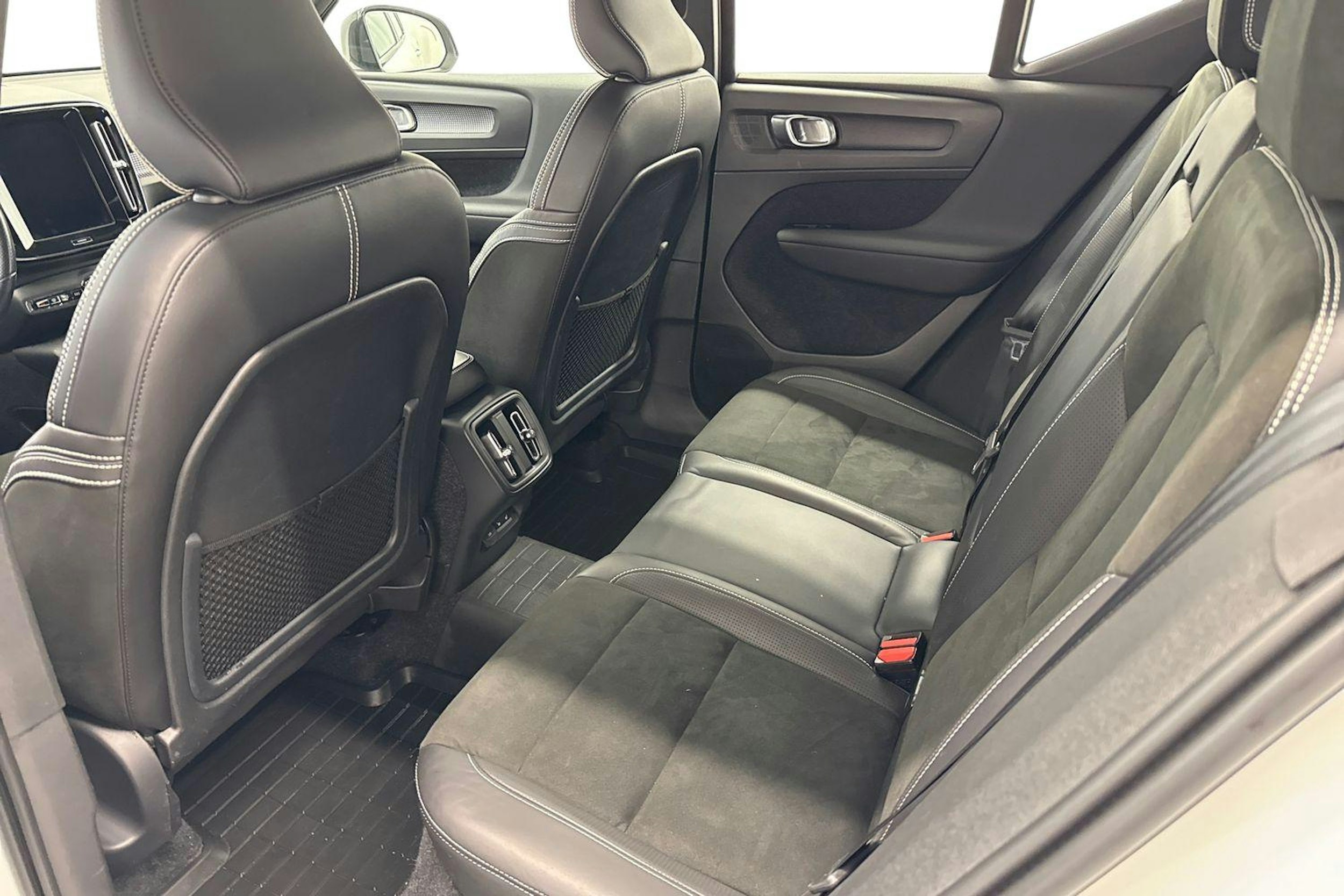 valkoinen Volvo XC40 2018 kuva 10.