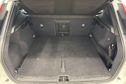 valkoinen Volvo XC40 2018 kuva 15.