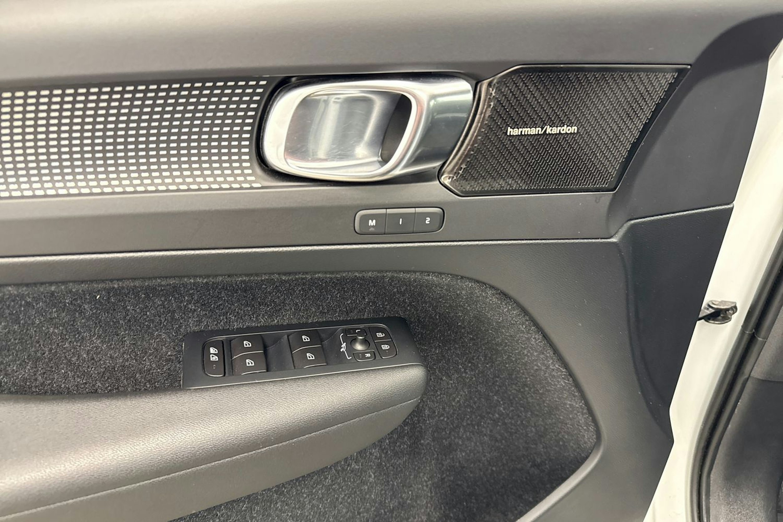 valkoinen Volvo XC40 2018 kuva 18.