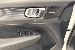 valkoinen Volvo XC40 2018 kuva 18.