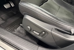 valkoinen Volvo XC40 2018 kuva 19.