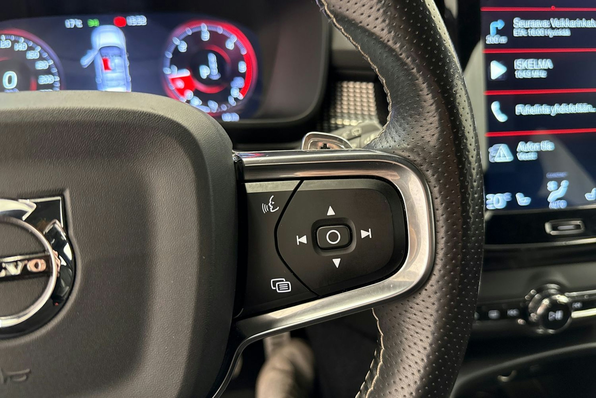 valkoinen Volvo XC40 2018 kuva 21.
