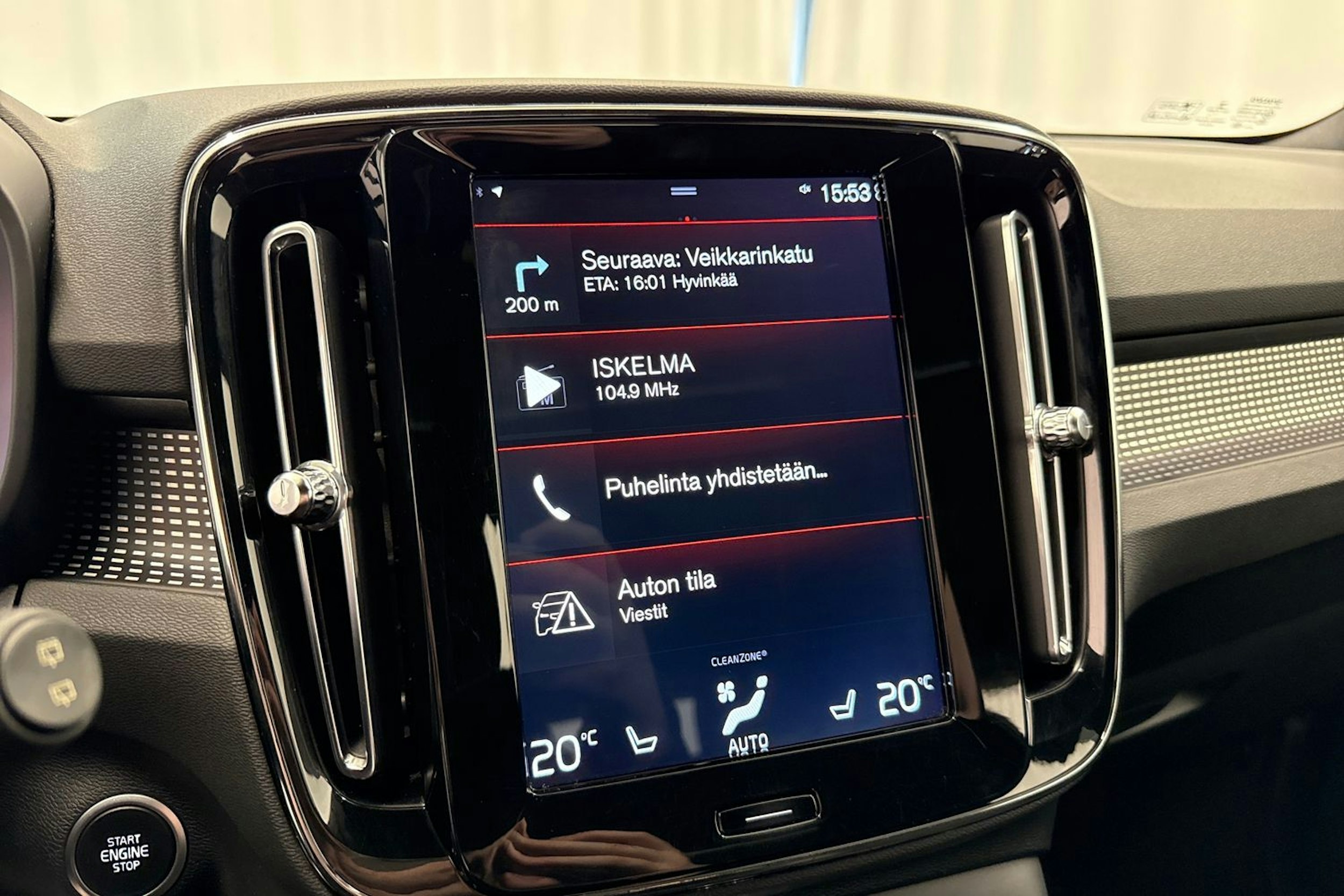 valkoinen Volvo XC40 2018 kuva 23.