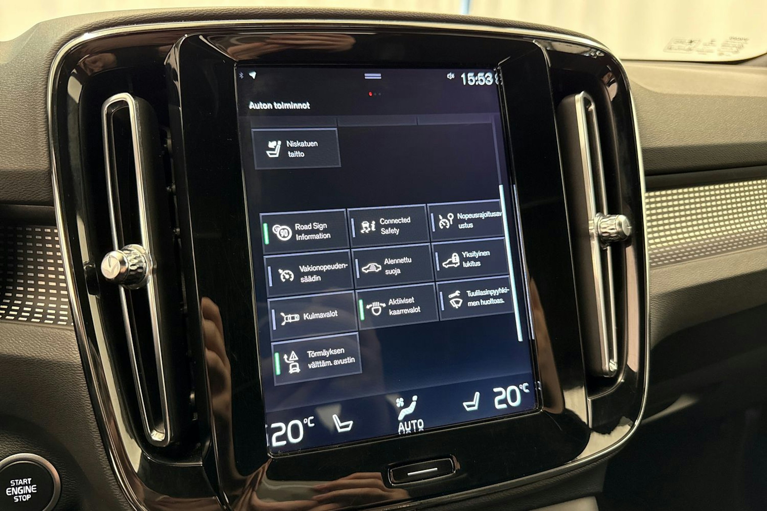 valkoinen Volvo XC40 2018 kuva 25.